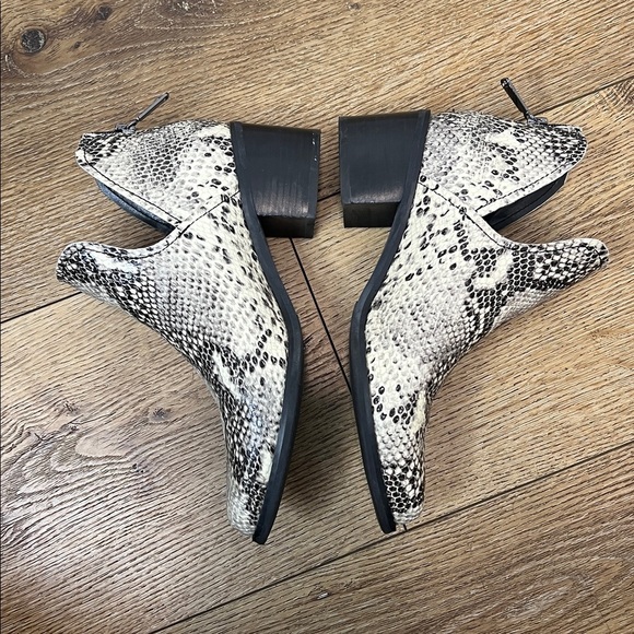 Blondo Eliza Snake Print Booties Size 8.5M - Picture 5 of 9